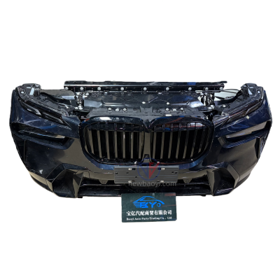 Модель BMW X7 G07 2024 с передним бампером и фарами